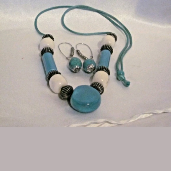 Turquoise colored Necklace & Ear Ring Set - Picture 1 of 4